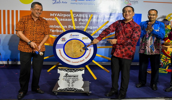 Gimik perasmian MYAirportCARES Lestari Seni Majlis Pemerkasaan dan Pemuliharaan Rebana Ubi di Lapangan Terbang Sultan Ismail Petra, Kota Bharu./BERNAMA